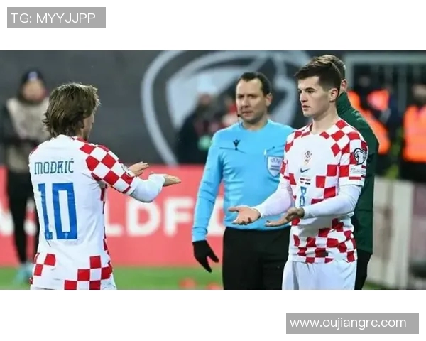 足球巨星签约震撼足坛多队竞逐明星球员背后故事揭秘